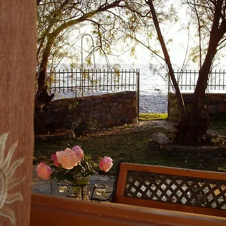 Semesterbostad Elpidas House